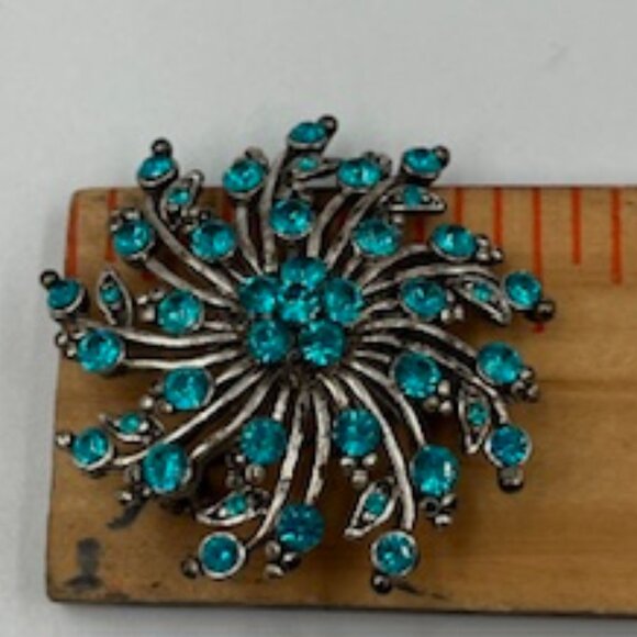 Vintage Silver-tone Brooch w/ Floral Pinwheel Design Aqua Blue Rhinestones - Picture 7 of 7